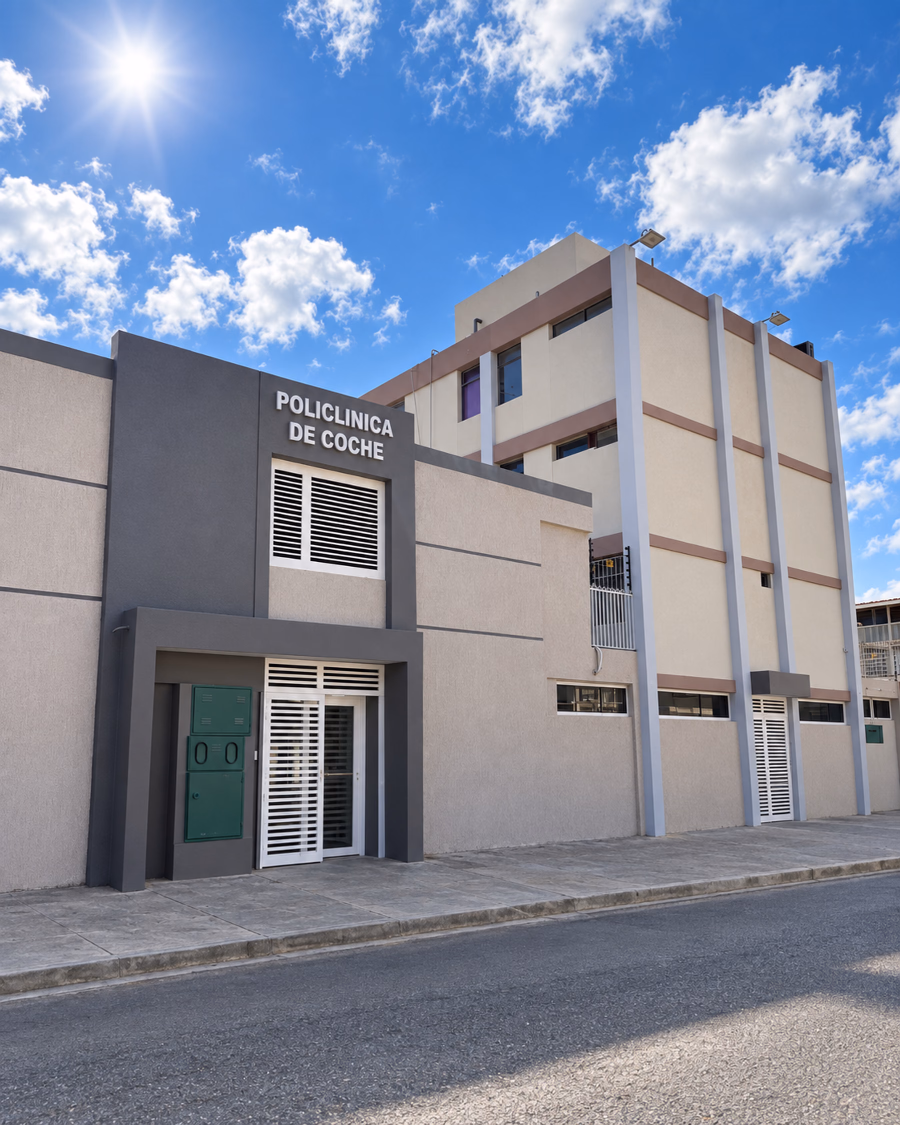 Fachada de Policlínica de Coche